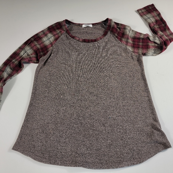 Coco And Main Grey Long Sleeve Top plaid sleeves soft stretch Large L ^ - Picture 2 of 6